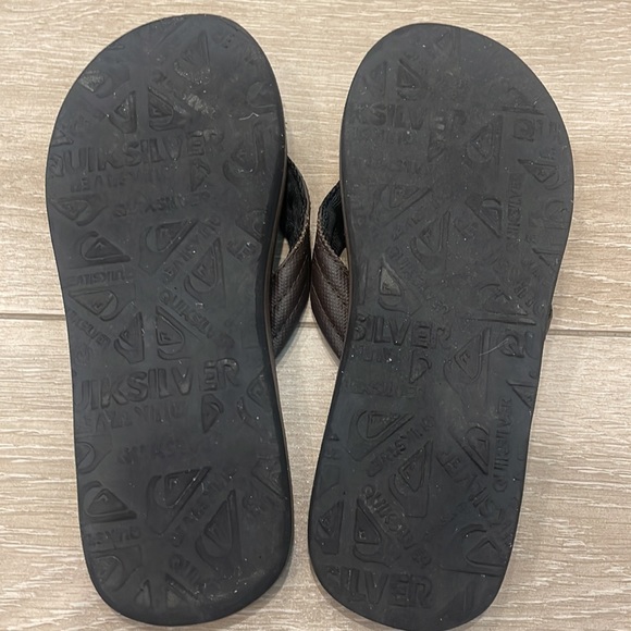 Quiksilver Mens dark brown size 7 flip flops/sandals - Picture 3 of 3